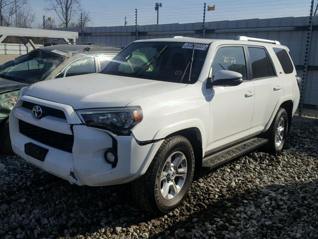 JTEZU5JRXE5065286 - 2014 TOYOTA 4RUNNER SR WHITE photo 2