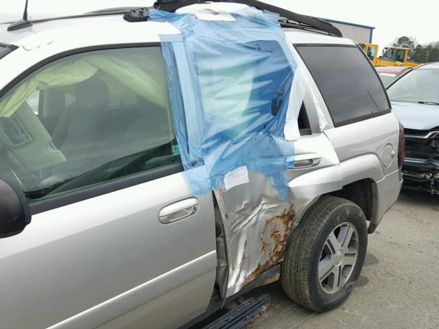 1GNDT13S652255928 - 2005 CHEVROLET TRAILBLAZE SILVER photo 9