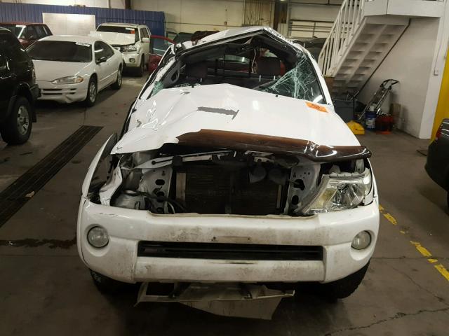 5TEUU42N25Z135607 - 2005 TOYOTA TACOMA ACC WHITE photo 9