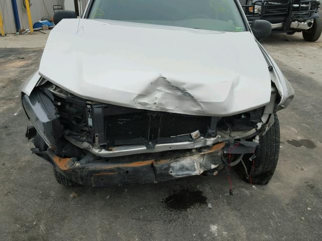 1GNDT13S442215958 - 2004 CHEVROLET TRAILBLAZE SILVER photo 7