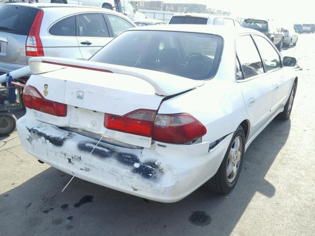 1HGCG1654WA027210 - 1998 HONDA ACCORD EX WHITE photo 4