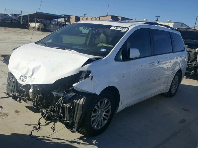 5TDYK3DC3BS146461 - 2011 TOYOTA SIENNA XLE WHITE photo 2