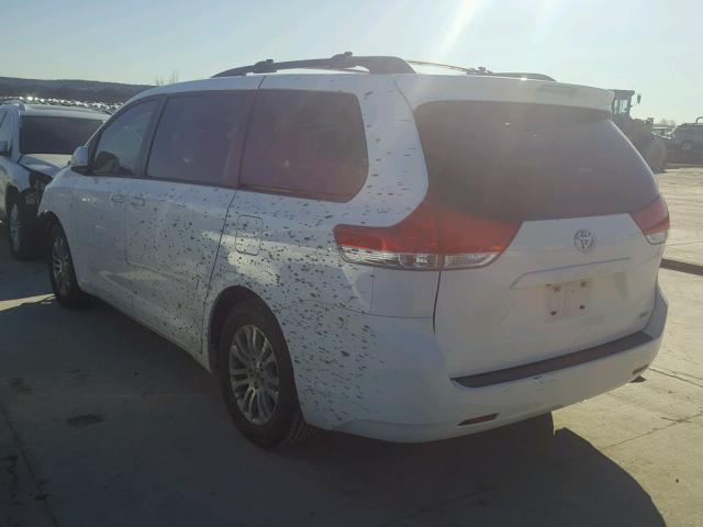 5TDYK3DC3BS146461 - 2011 TOYOTA SIENNA XLE WHITE photo 3