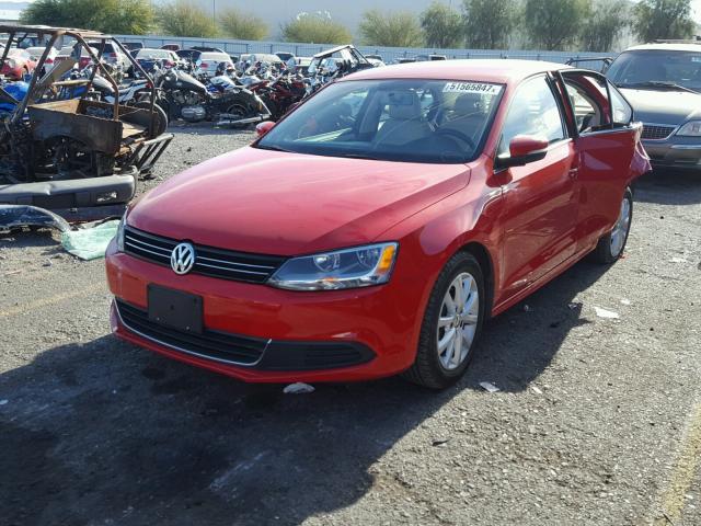 3VWDX7AJ3DM390122 - 2013 VOLKSWAGEN JETTA SE RED photo 2