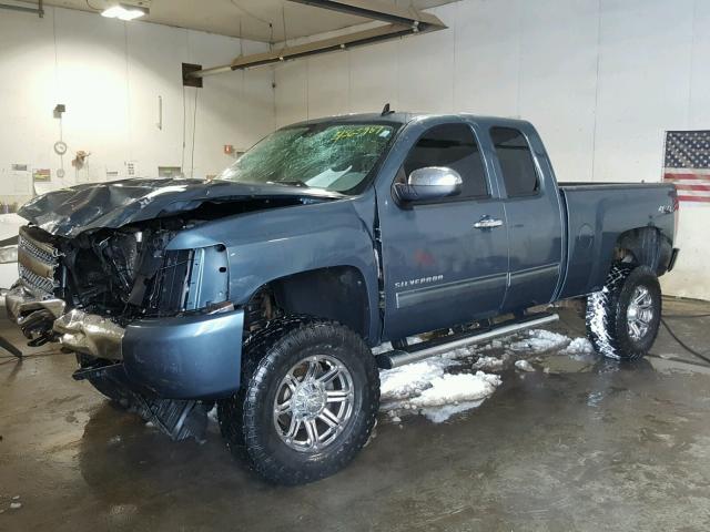 1GCRKREA5BZ377106 - 2011 CHEVROLET SILVERADO BLUE photo 2