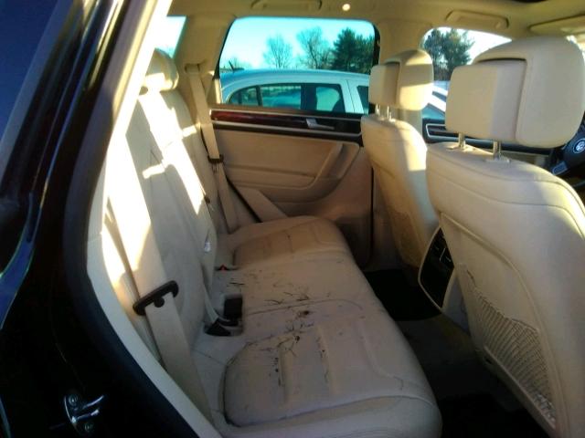 WVGEP9BP6DD013555 - 2013 VOLKSWAGEN TOUAREG V6 BLACK photo 6