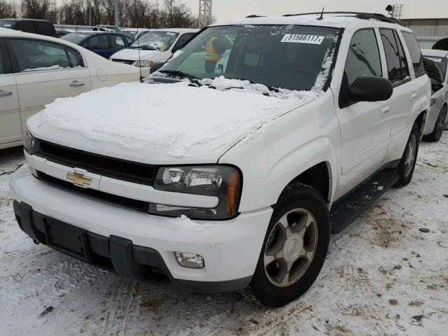 1GNDS13S352124846 - 2005 CHEVROLET TRAILBLAZE WHITE photo 2