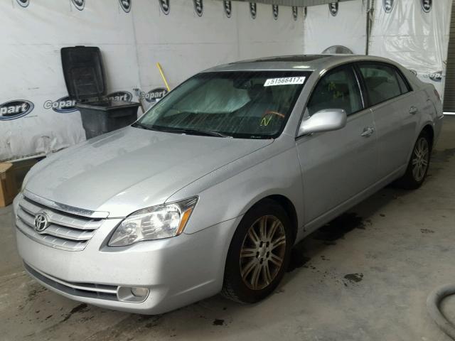 4T1BK36B97U252129 - 2007 TOYOTA AVALON XL SILVER photo 2