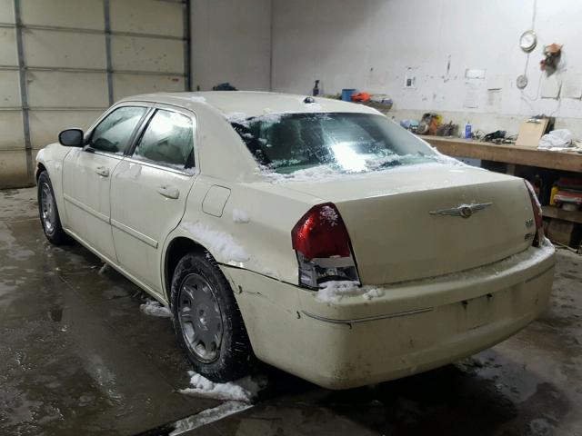 2C3AA53G85H644716 - 2005 CHRYSLER 300 TOURIN CREAM photo 3