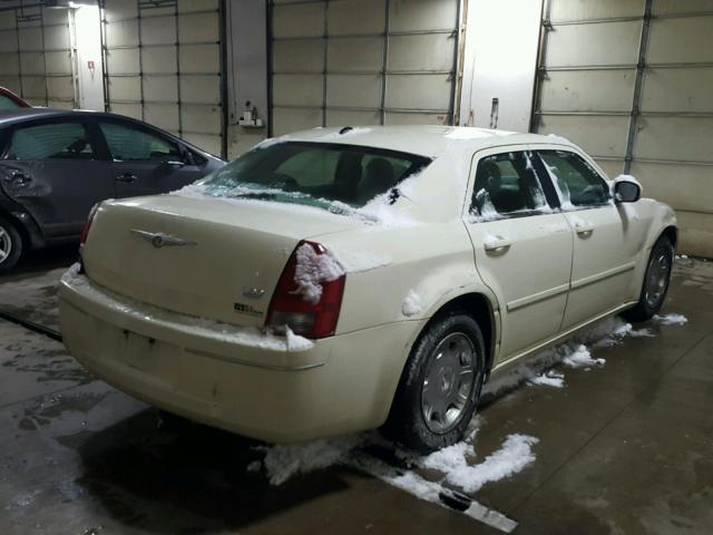 2C3AA53G85H644716 - 2005 CHRYSLER 300 TOURIN CREAM photo 4