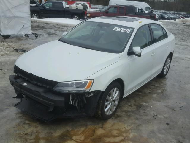 3VWD17AJ9EM427645 - 2014 VOLKSWAGEN JETTA SE WHITE photo 2