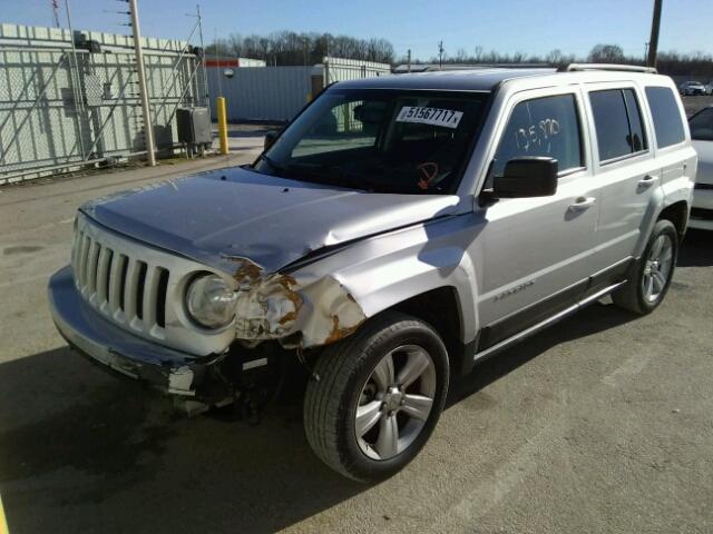 1J4NT1GAXBD209561 - 2011 JEEP PATRIOT SP SILVER photo 2