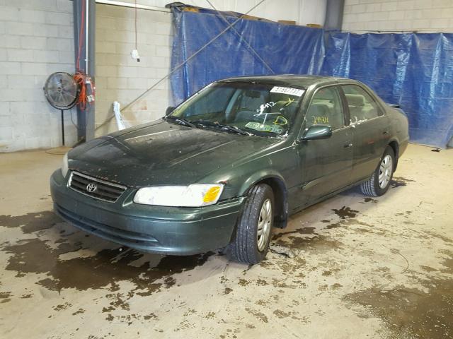 4T1BF22K7YU092418 - 2000 TOYOTA CAMRY LE მწვანე ფოტო 2
