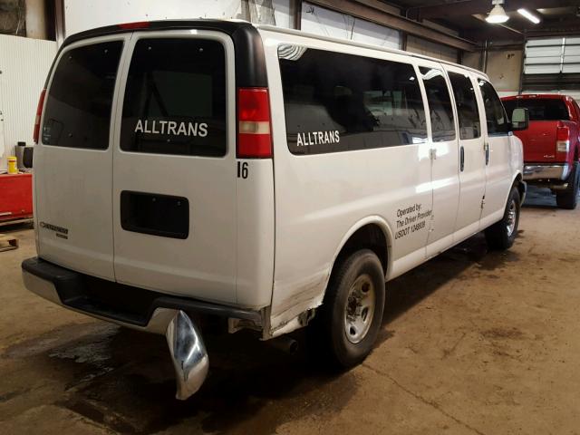 1GAHG39K291120788 - 2009 CHEVROLET EXPRESS G3 WHITE photo 4