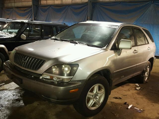 JT6HF10U8Y0112834 - 2000 LEXUS RX 300 SILVER photo 2