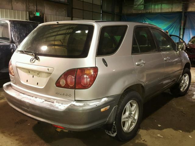 JT6HF10U8Y0112834 - 2000 LEXUS RX 300 SILVER photo 4