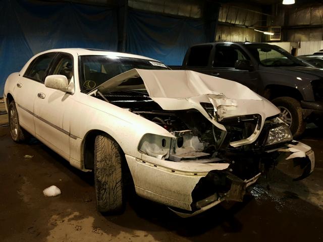 1LNHM83W53Y624075 - 2003 LINCOLN TOWN CAR C WHITE photo 1