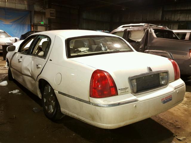 1LNHM83W53Y624075 - 2003 LINCOLN TOWN CAR C WHITE photo 3