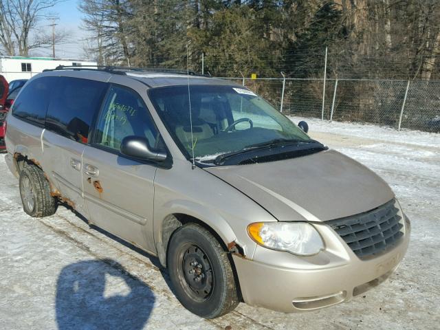 2C8GP54LX5R342756 - 2005 CHRYSLER TOWN & COU GOLD photo 1