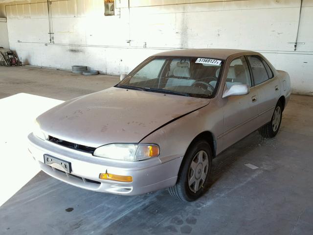 JT2BF12K3T0148930 - 1996 TOYOTA CAMRY LE ვერცხლისფერი ფოტო 2