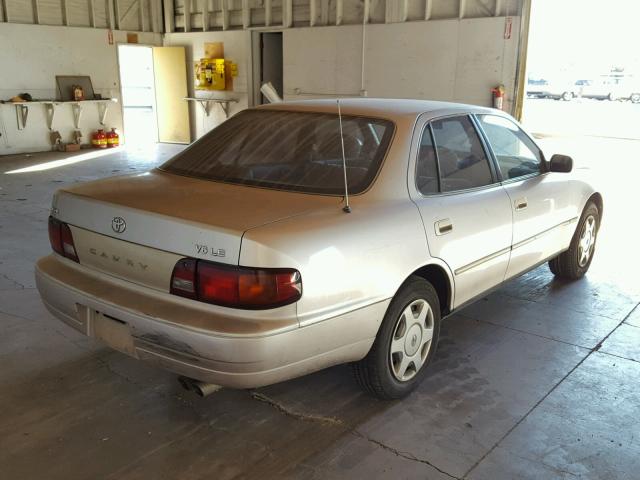 JT2BF12K3T0148930 - 1996 TOYOTA CAMRY LE ვერცხლისფერი ფოტო 4