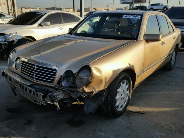 WDBJF55F3VA393876 - 1997 MERCEDES-BENZ E 320 GOLD photo 2