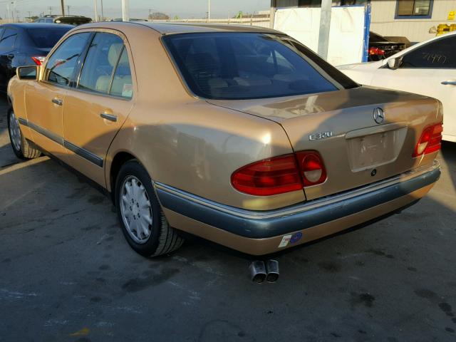 WDBJF55F3VA393876 - 1997 MERCEDES-BENZ E 320 GOLD photo 3