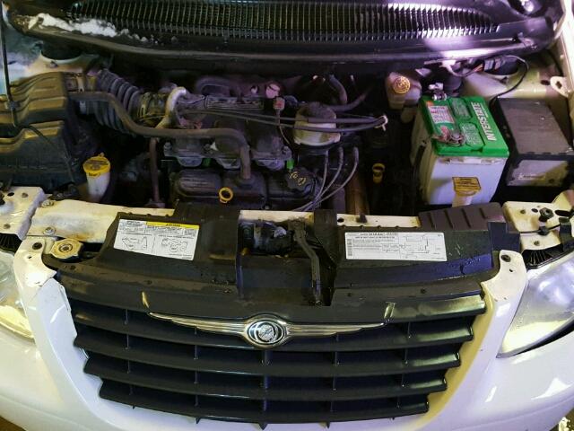 1C4GP45R05B302084 - 2005 CHRYSLER TOWN & COU WHITE photo 7