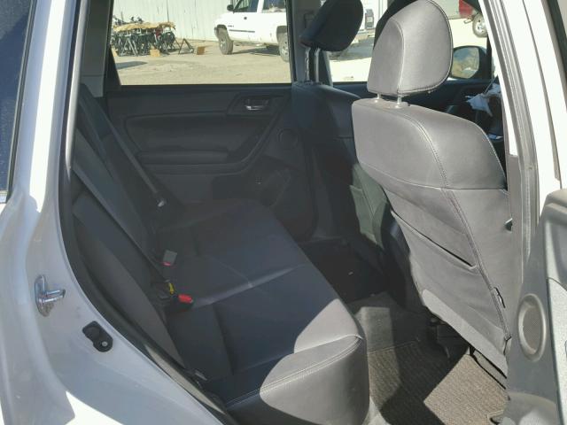 JF2SJGUC2FH524443 - 2015 SUBARU FORESTER 2 WHITE photo 6