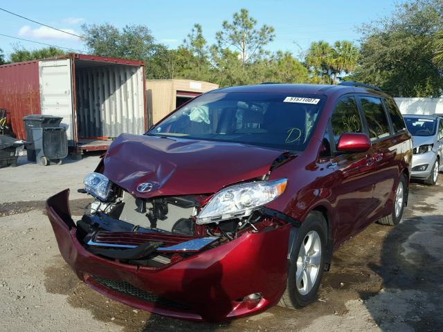 5TDKZ3DC1HS821220 - 2017 TOYOTA SIENNA LE RED photo 2