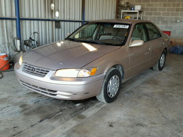 4T1BG22K7XU891112 - 1999 TOYOTA CAMRY CE GOLD photo 2