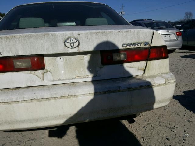 4T1BG22KXVU085231 - 1997 TOYOTA CAMRY CE WHITE photo 9