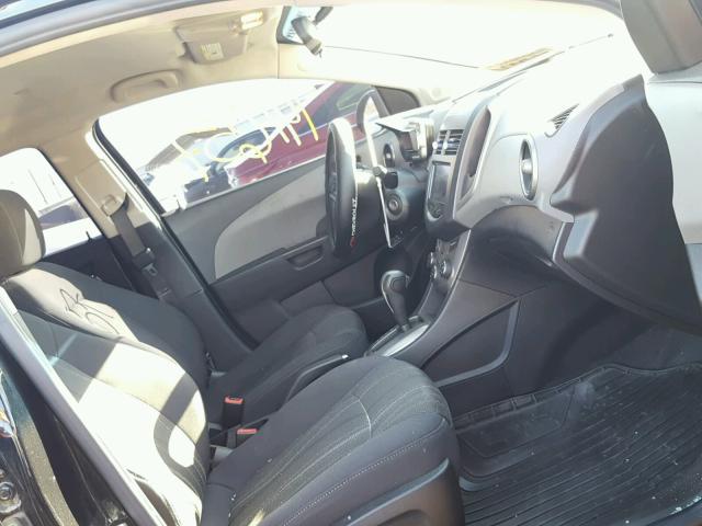 1G1JC5SB4D4110001 - 2013 CHEVROLET SONIC LT 黑色 照片 5