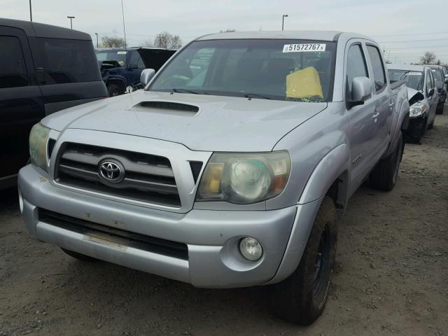 3TMLU4ENXAM048696 - 2010 TOYOTA TACOMA DOU SILVER photo 2