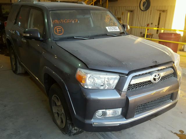 JTEBU5JR9D5142097 - 2013 TOYOTA 4RUNNER SR CHARCOAL photo 1