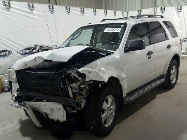 1FMCU0DG4AKC47578 - 2010 FORD ESCAPE XLT WHITE photo 2