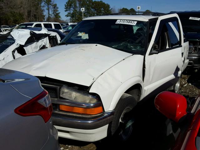 1GNCS18W01K178574 - 2001 CHEVROLET BLAZER WHITE photo 2