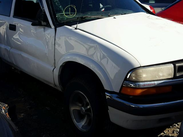 1GNCS18W01K178574 - 2001 CHEVROLET BLAZER WHITE photo 9