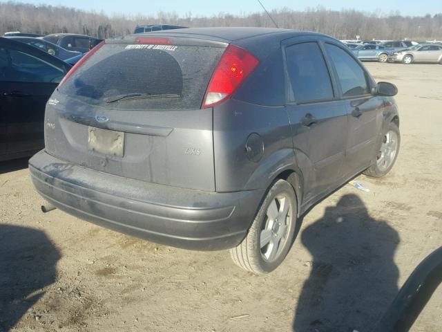 3FAFP37Z34R116039 - 2004 FORD FOCUS ZX5 GRAY photo 4