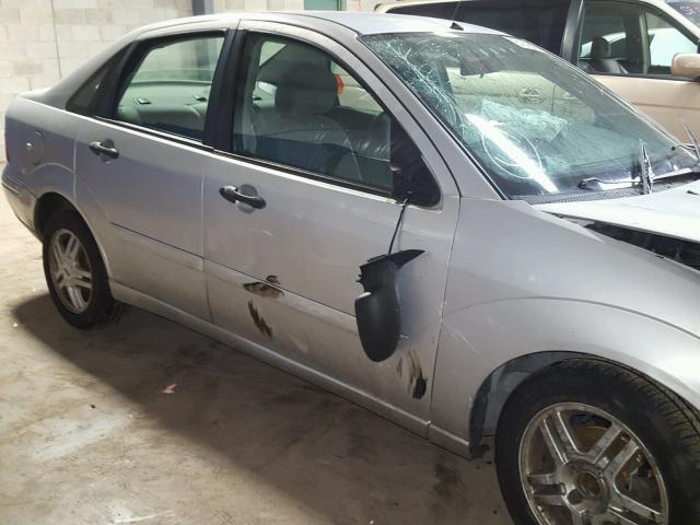 1FAFP34P1YW337936 - 2000 FORD FOCUS SE SILVER photo 9