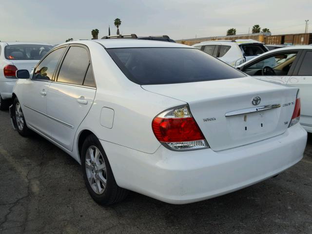 4T1BF30K45U620145 - 2005 TOYOTA CAMRY LE WHITE photo 3