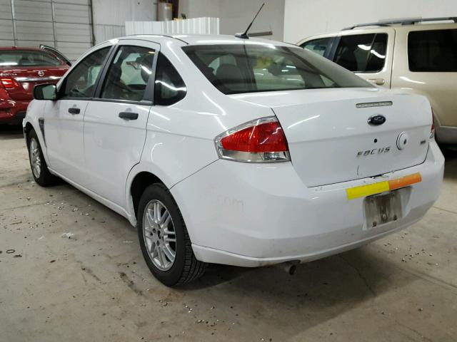 1FAHP35NX8W125395 - 2008 FORD FOCUS SE WHITE photo 3