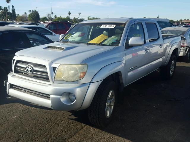 3TMKU72N75M003755 - 2005 TOYOTA TACOMA DOU SILVER photo 2