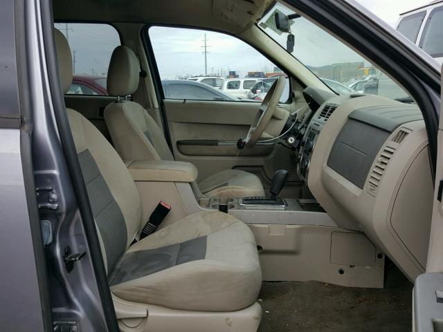 1FMCU03158KA20245 - 2008 FORD ESCAPE XLT SILVER photo 5