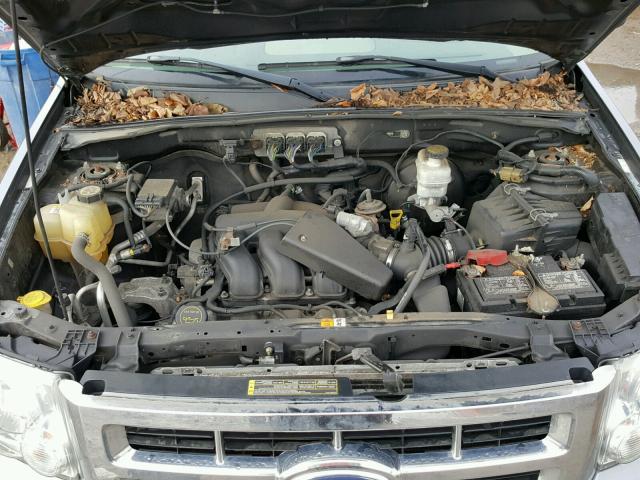 1FMCU03158KA20245 - 2008 FORD ESCAPE XLT SILVER photo 7