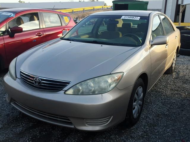 4T1BE32K25U509349 - 2005 TOYOTA CAMRY LE BEIGE photo 2