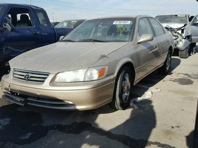 JT2BG22K410569054 - 2001 TOYOTA CAMRY CE GOLD photo 2