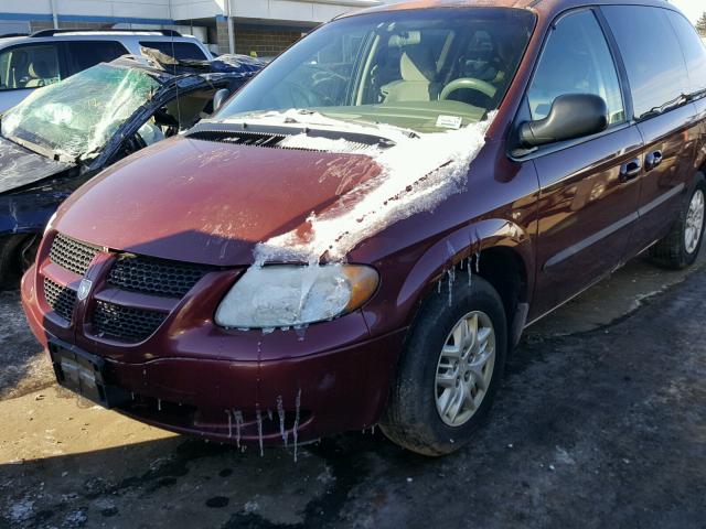 1B4GP45332B741591 - 2002 DODGE CARAVAN SP BURGUNDY photo 2