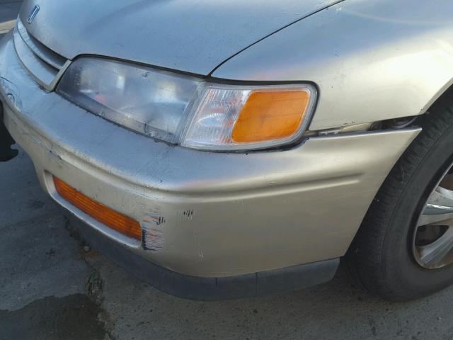 1HGCD5635RA124581 - 1994 HONDA ACCORD LX GOLD photo 9