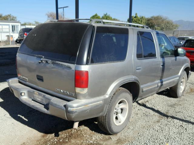 1GNCS13W5X2193345 - 1999 CHEVROLET BLAZER GRAY photo 4